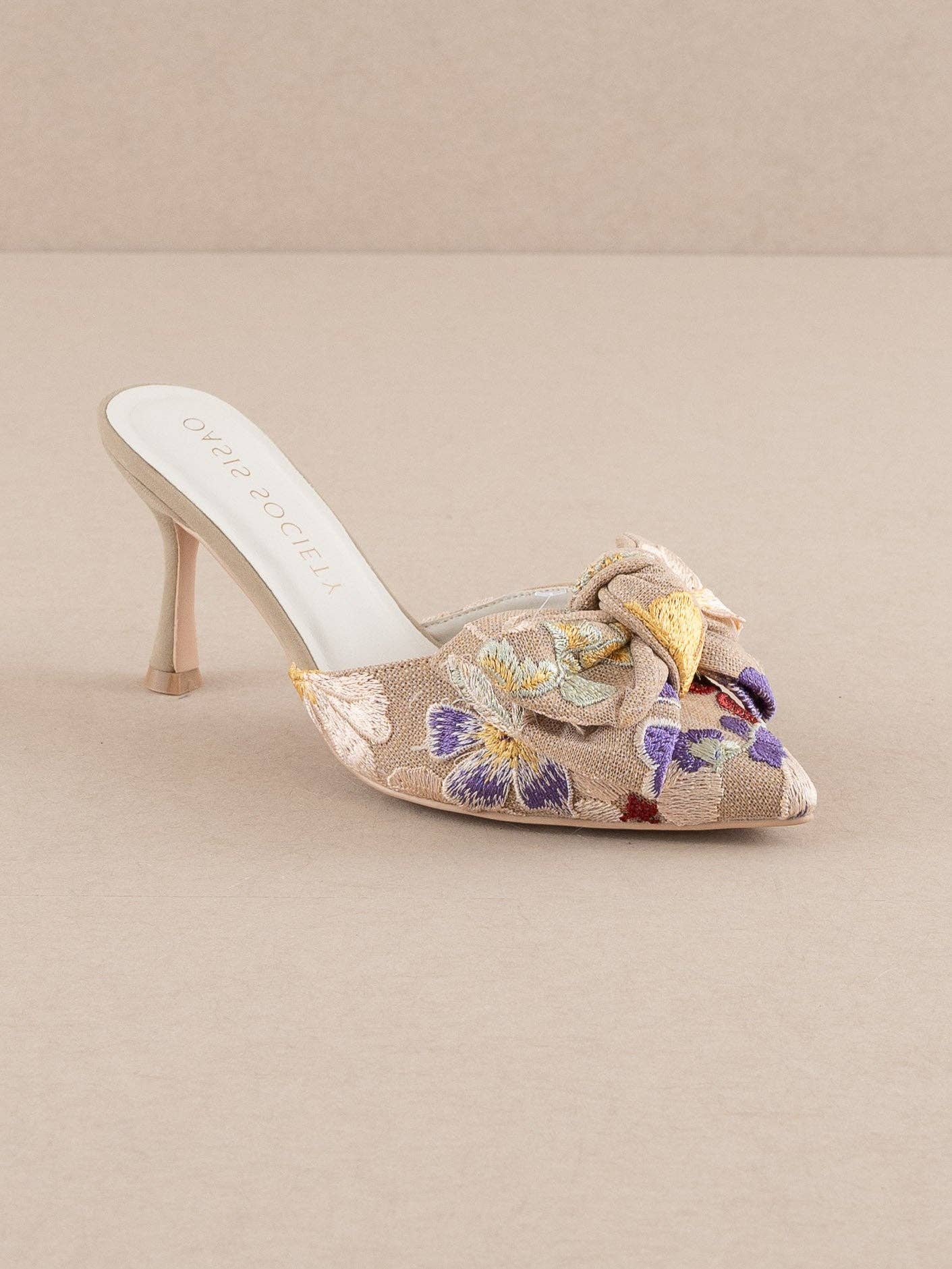 Floral Pointed Bow Accent Kitten Heel