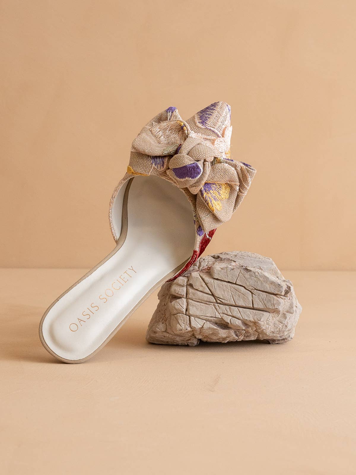 Floral Pointed Bow Accent Kitten Heel