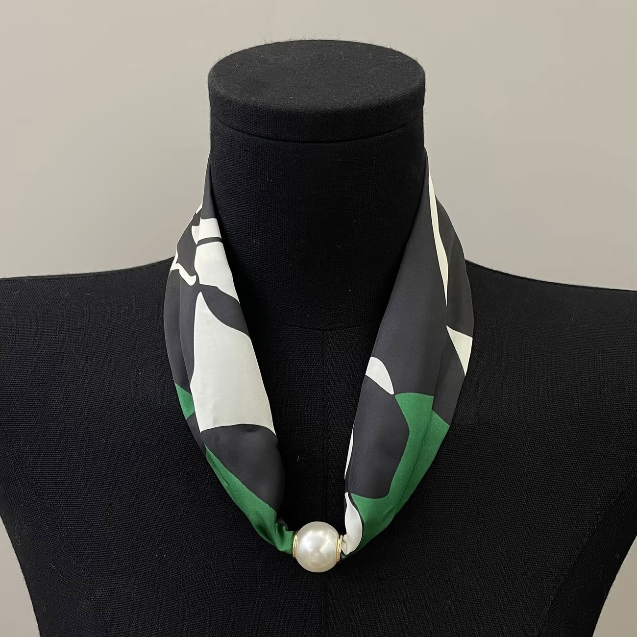 Pearl Magnetic Silky Scarf