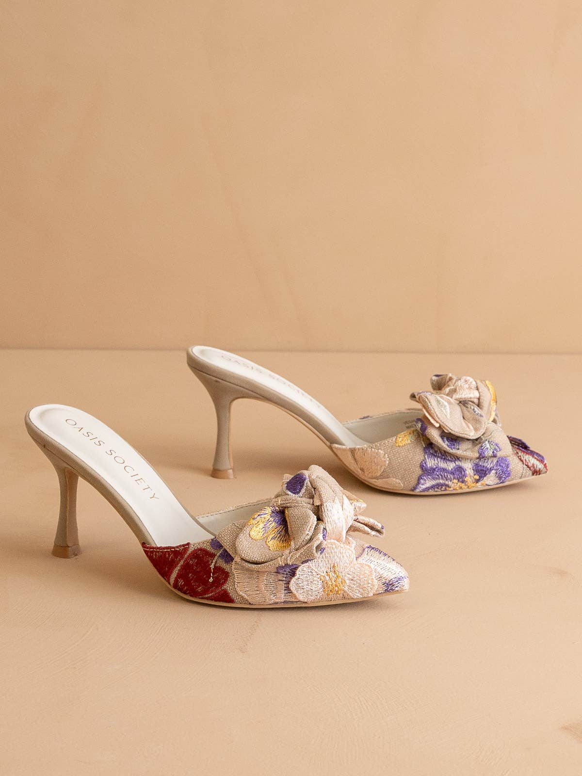 Floral Pointed Bow Accent Kitten Heel