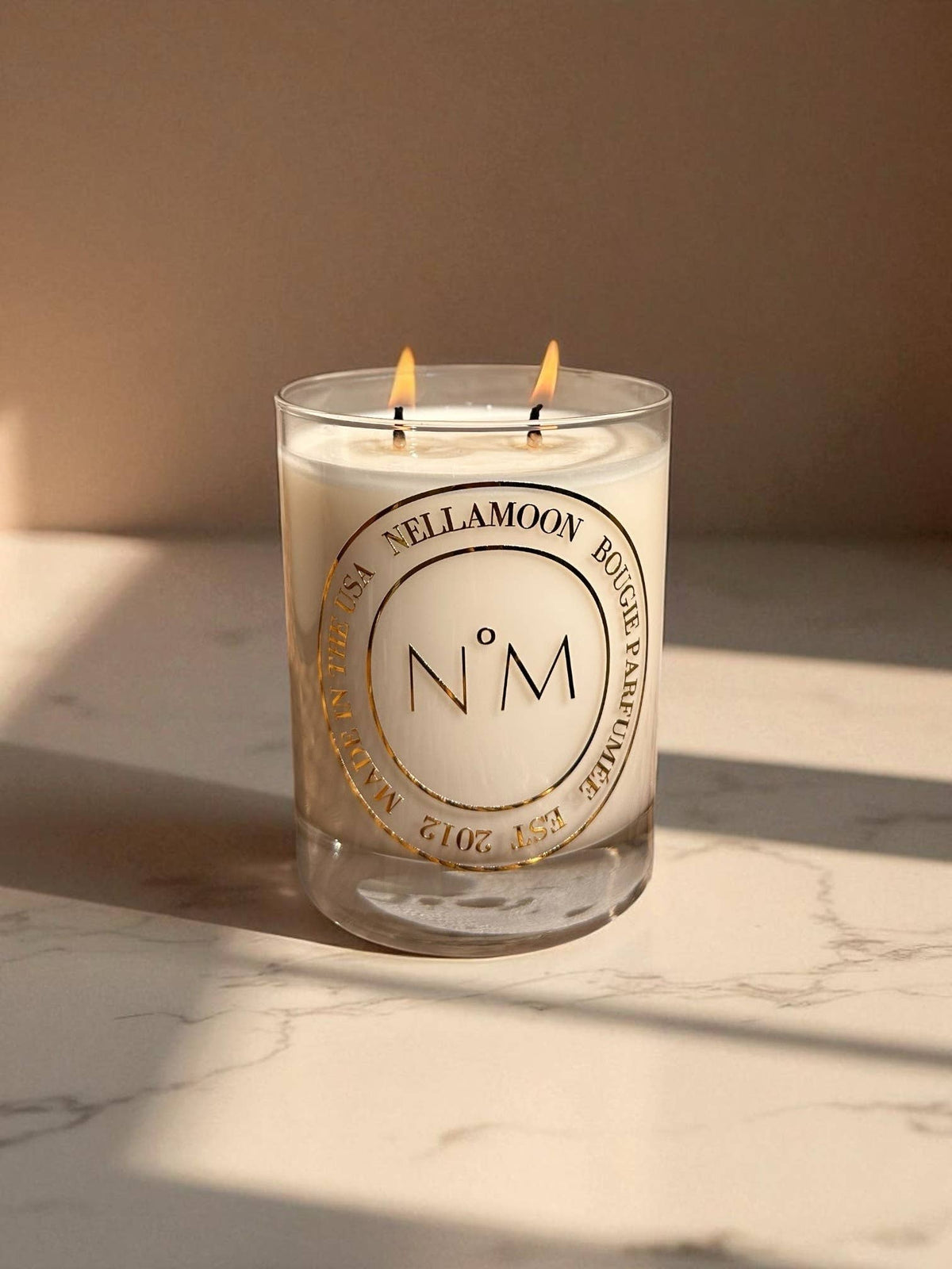 Santal N°8 lumière candle: sandalwood, leather, amber, iris, cardamom and violet