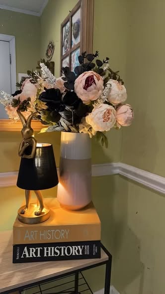 Lifelike Flowers (19 Stems)