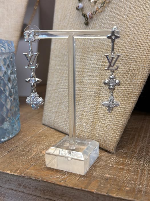 Cute Lv  Earrings