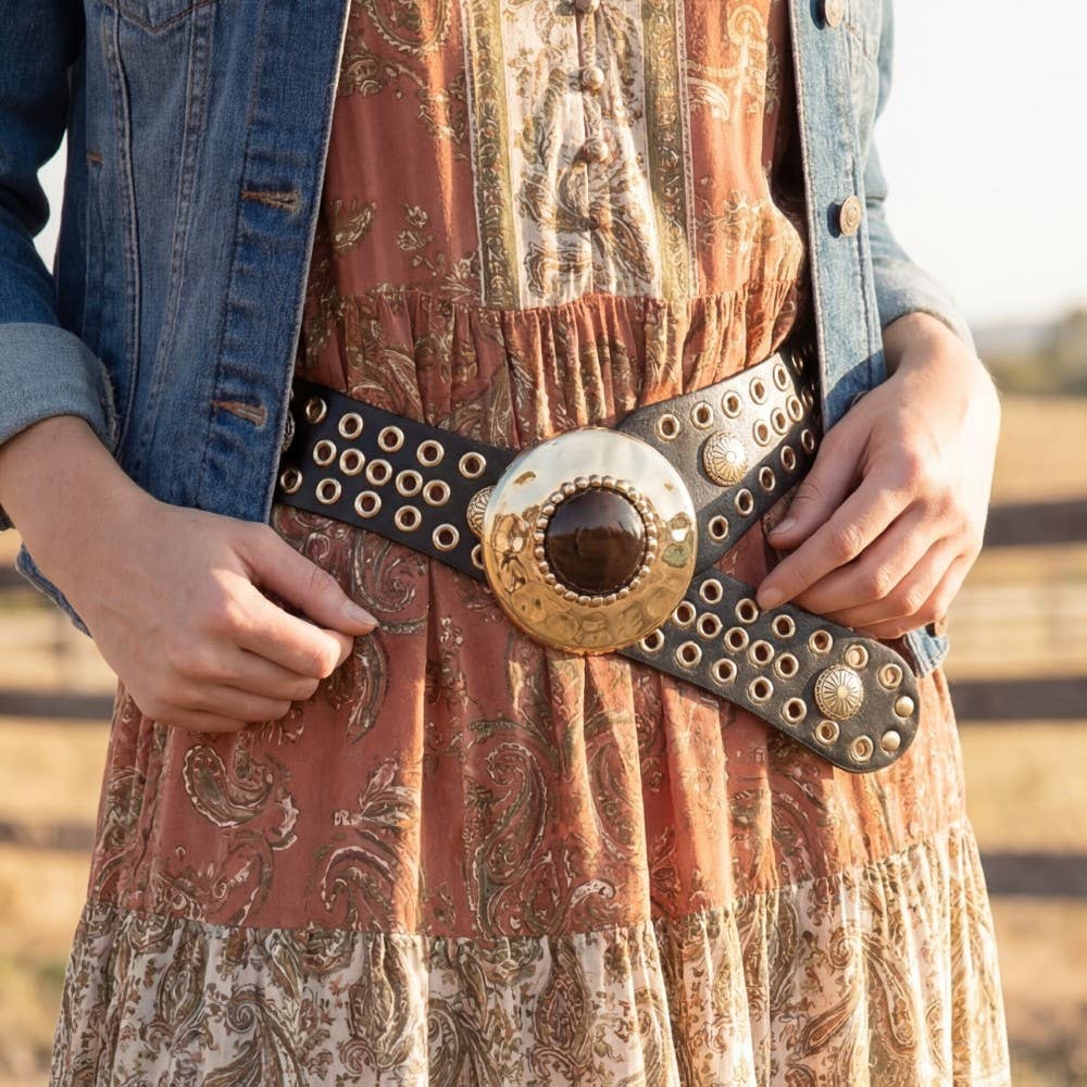 Hammered Circle Buckle Studded Belt